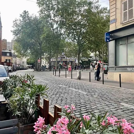 Superbe Montmartre, Rue Des Abbesses * Paris